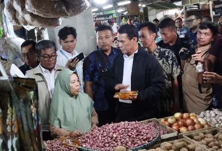 Jelang Natal 2025 dan Tahun Baru 2026,  Satgas Pangan Polda Jatim Sidak Pasar
