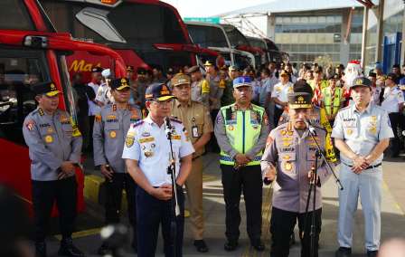 Tinjau Terminal Pulo Gebang, Kapolri Tekankan Utamakan Keselamatan Penumpang!