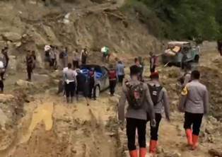 Polri, TNI dan Pemda Tembus Medan Ekstrem, Pastikan Kehadiran Negara bagi Warga Terisolasi di Pining Gayo Lues