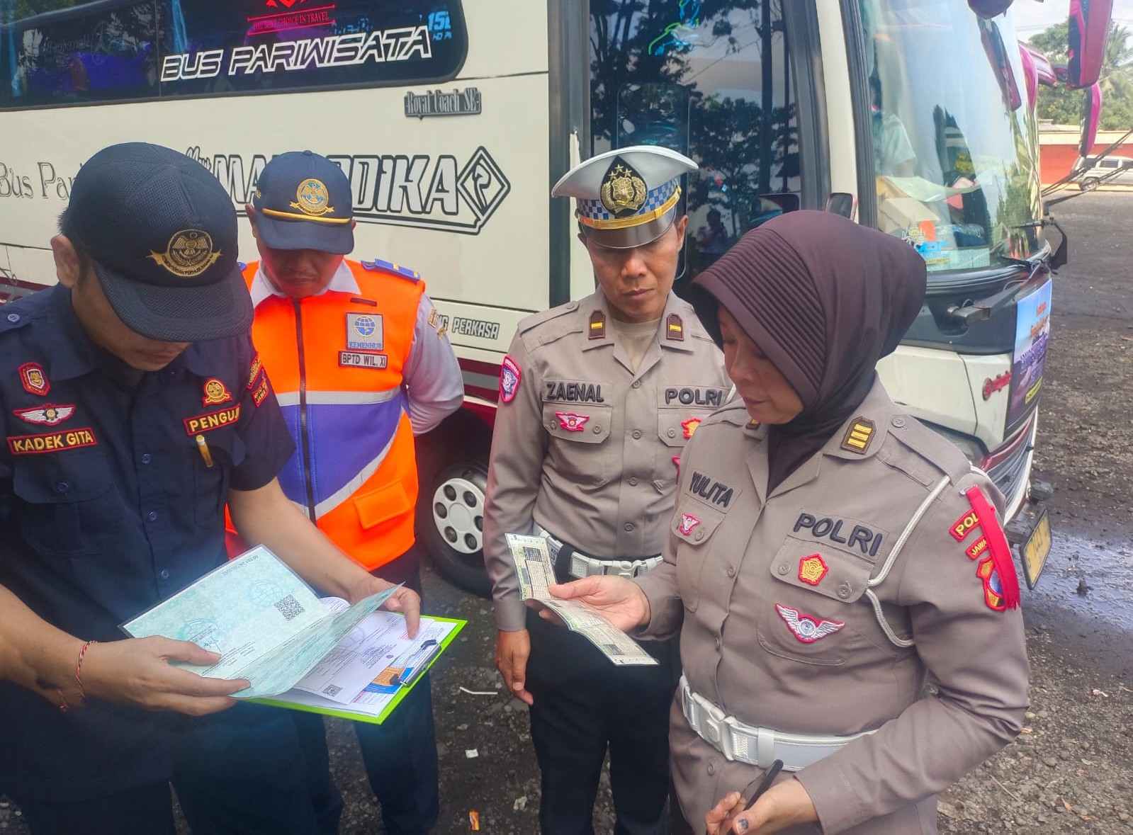 Polres Probolinggo Gelar Ramp Check Gabungan Angkutan Pariwisata Nataru 2025–2026