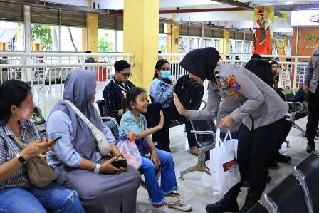 Sapa Humanis, Polwan Polresta Sidoarjo Patroli Dialogis di Terminal Purabaya