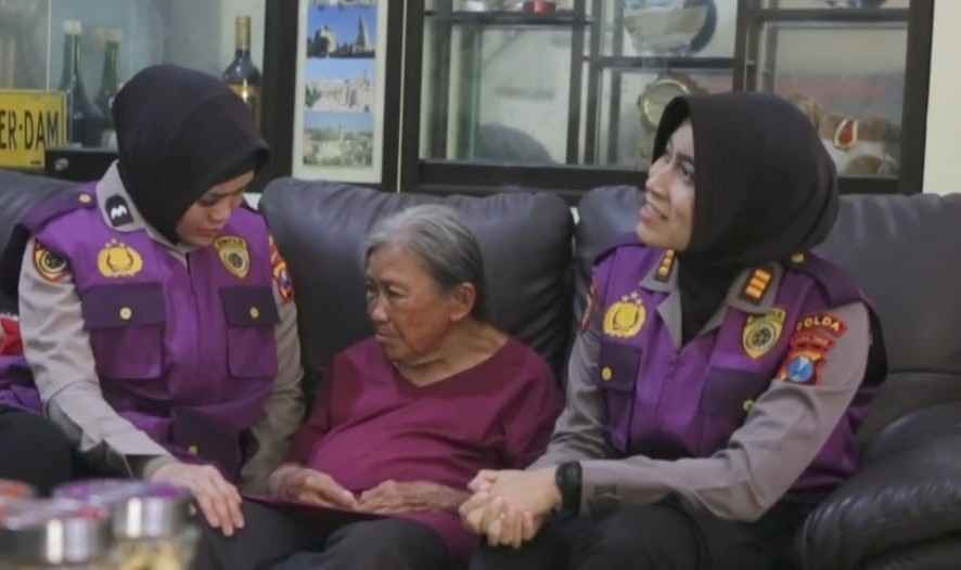 Psikologi Biro SDM Polda Jatim Dampingi Korban Penggusuran untuk Memberikan Dukungan Psikologis