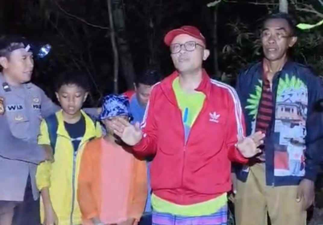 Polres Gresik Selamatkan Wisatawan Asal Sidoarjo Tersesat di Hutan Pulau Bawean