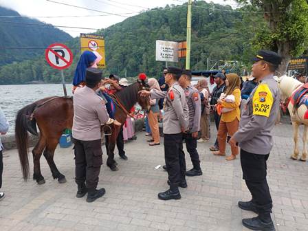 Libur Nataru, Polres Magetan Tingkatkan Patroli di Wisata Telaga Sarangan