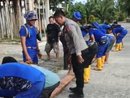 Tim SAR Korpolairud Bangun Jembatan Sementara di Korong Maranci, Padang Pariaman