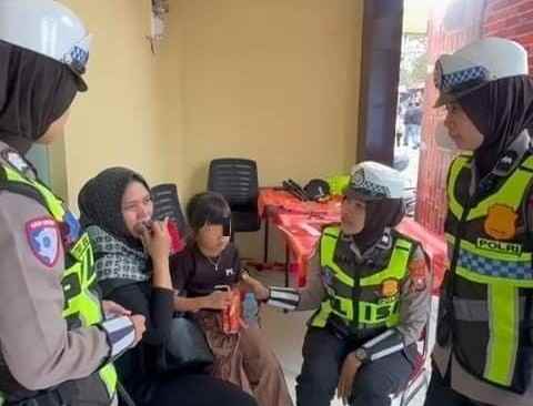 Kesigapan Polisi di Magetan Temukan Anak Terpisah dari Orang Tuanya di WisataTelaga Sarangan