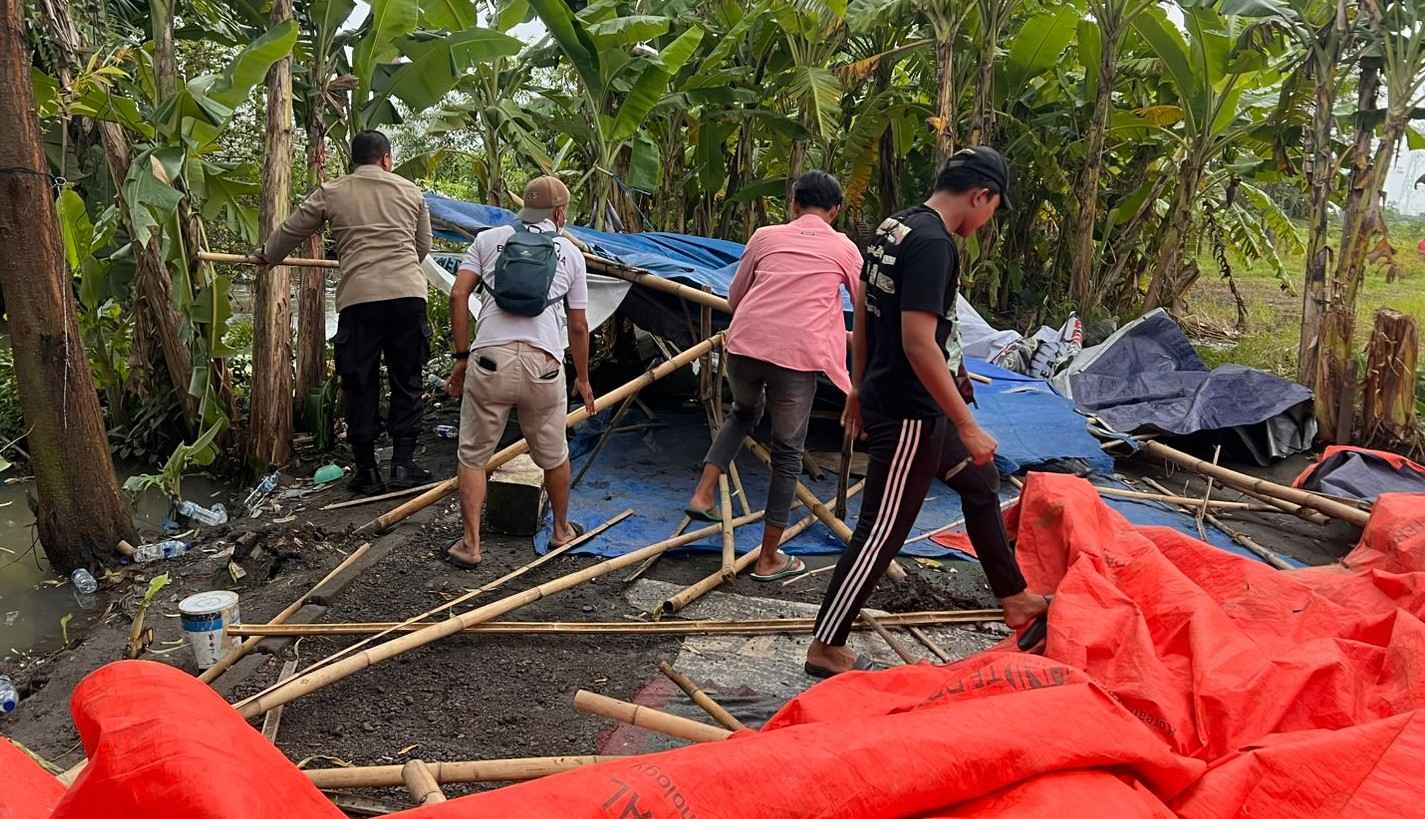 Respon Cepat 110, Polresta Sidoarjo Bongkar Arena Sabung Ayam di Ploso Krembung