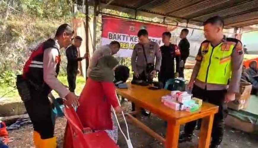 Polri Hadir Pastikan Layanan Kesehatan Warga Terdampak Bencana di Kala Segi Aceh Tengah