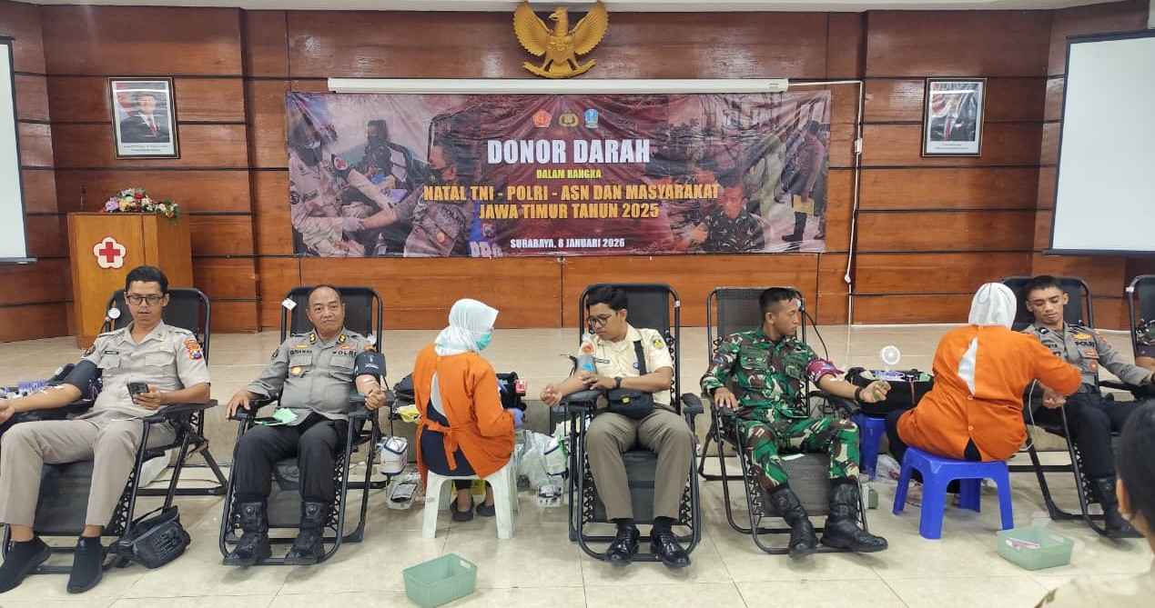 Polri - TNI - ASN – Masyarakat  Bakti Sosial Donor Darah di Kantor PMI Surabaya