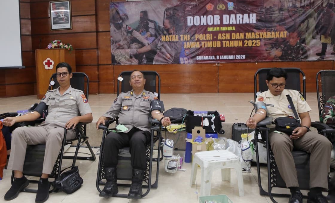 Panitia Natal TNI dan Polri Gelar Bakti Sosial Donor Darah di PMI Surabaya
