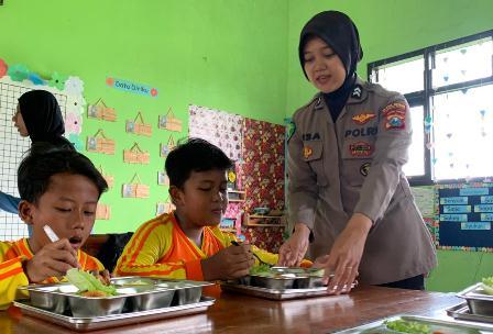 Polres Probolinggo Pastikan Pendistribusian MBG Aman dan Tepat Sasaran