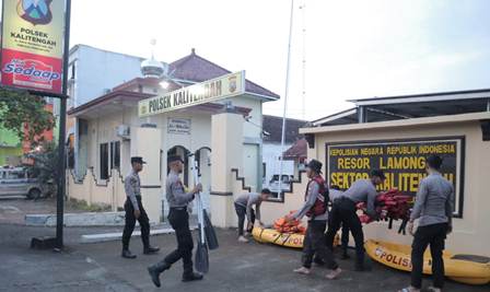 Polres Lamongan Tanggap Bencana, All Out Siagakan Personel hingga Dirikan Posko Siaga Banjir