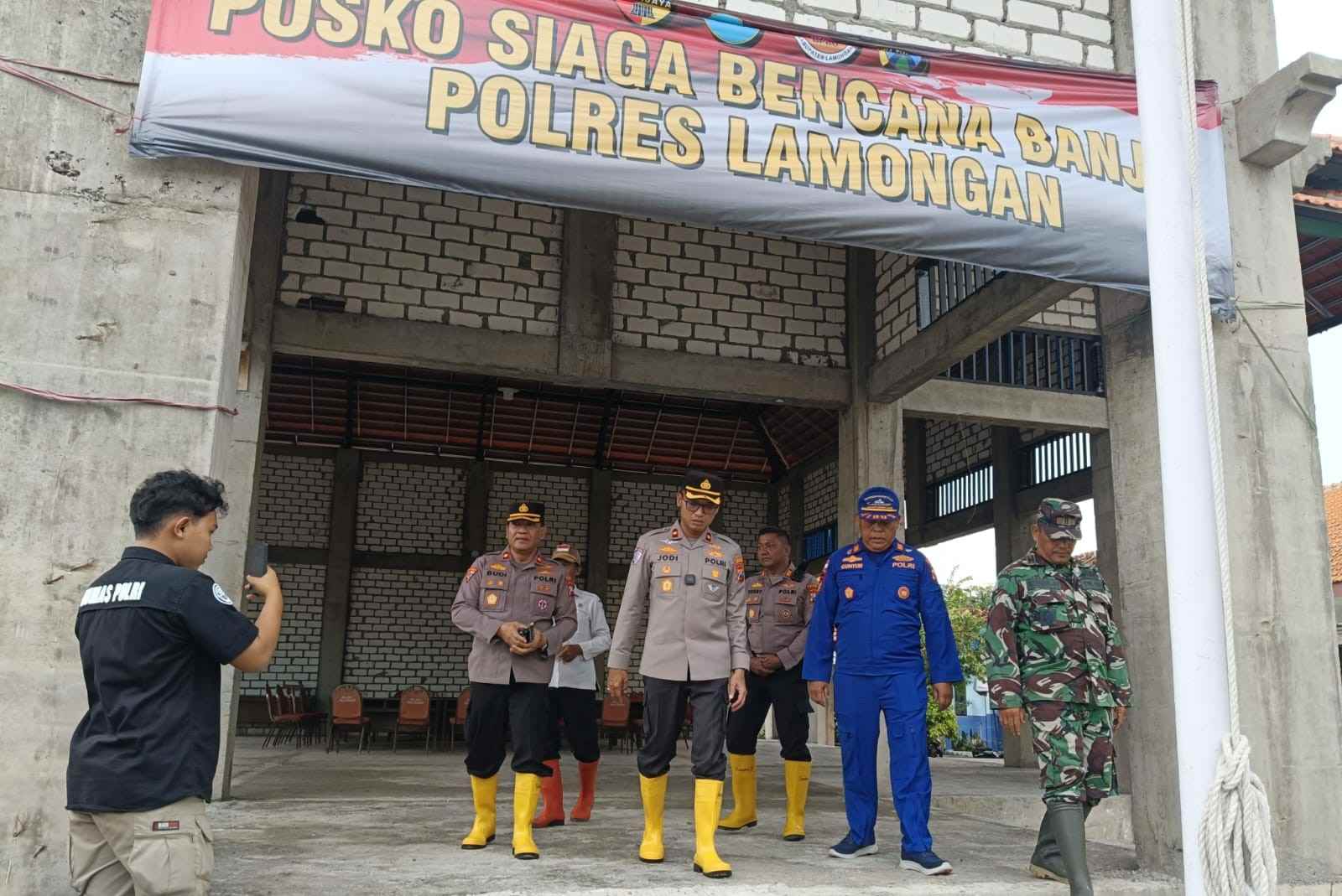 Wakapolres Lamongan Cek Posko Siaga Banjir dan Tinjau Lokasi Terdampak di Kalitengah