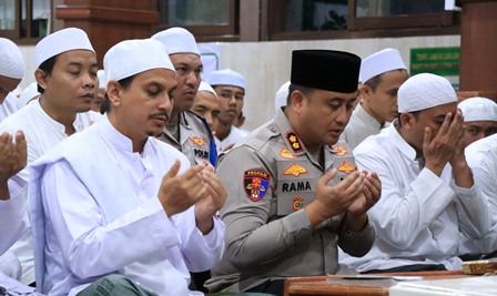 Awali Tugas Baru, Kapolres Gresik Ziarah Wali dan Ulama