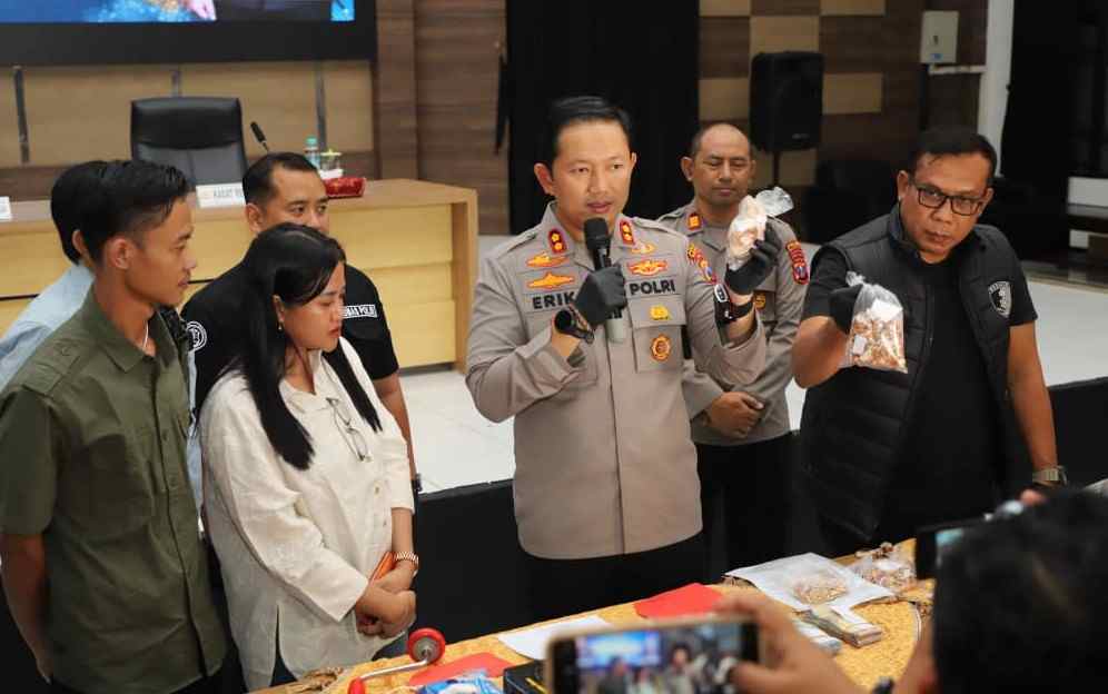 Polres Magetan Kembalikan Emas Senilai Rp 1 Miliar, Pascatangkap 5 Tersangka Pembobol Toko