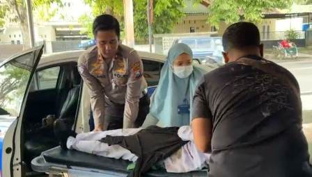 Aksi Humanis Kasat Lantas Polresta Banyuwangi Selamatkan Korban Laka Tunggal