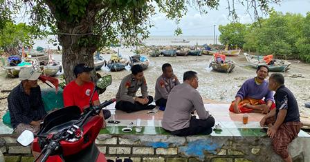 Satpolairud Polres Gresik Imbau Nelayan Utamakan Keselamatan Waspadai Cuaca Ekstrem