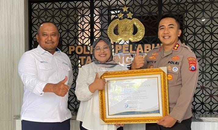 Mudik Nataru Lancar, Polres Pelabuhan Tanjungperak Terima Penghargaan dari Pelindo