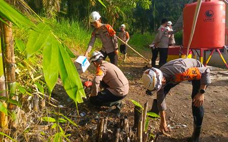 Tim SAR Resimen II Pas Pelopor Normalisasi Sungai dan Dukung Pembangunan Huntara di Agam