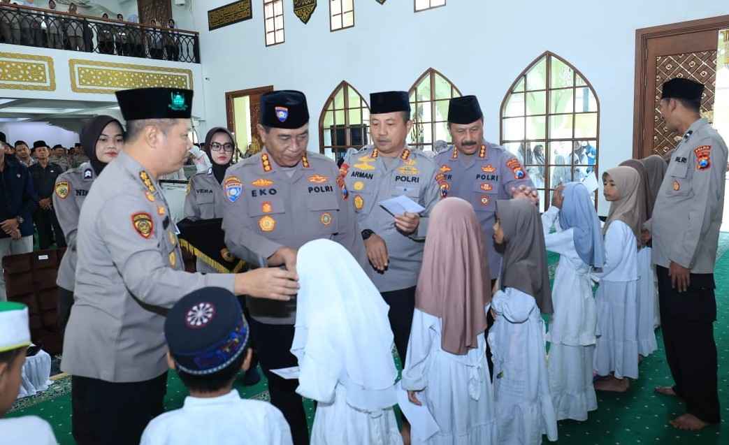 Polda Jatim Peringati Isra' Mi'raj Pertebal Iman dan Taqwa