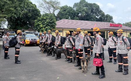 Den K9 SAR Ditpolsatwa Korsabhara Baharkam Polri Siap Perkuat Penanganan Bencana Longsor di Cisarua, Bandung Barat