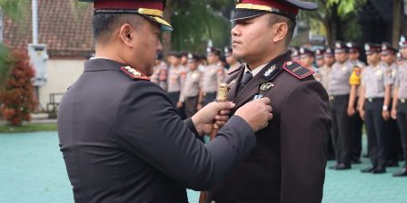 Kapolres Batu Sematkan Satyalencana Pengabdian: Bukti Loyalitas dan Pengabdian Tanpa Cacat