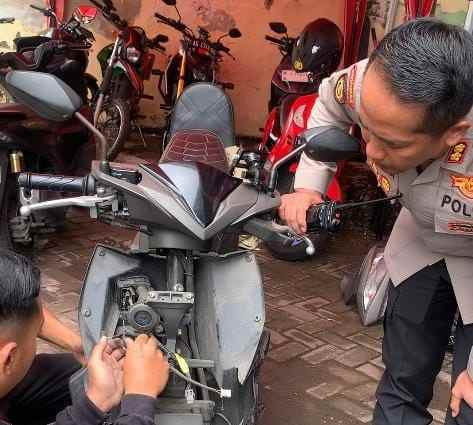 Polrestabes Surabaya Berbagi Alarm Motor Gratis Cegah Curanmor dari Hulu