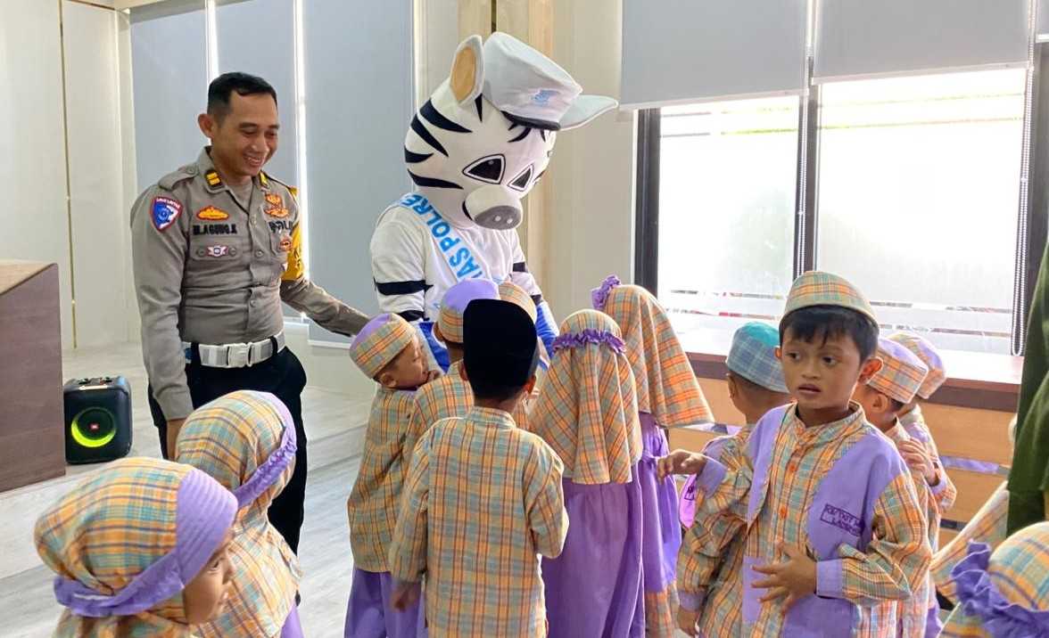 Ops Keselamatan Semeru 2026 Polres Lamongan Gencarkan Sosialisasi Lewat Radio dan Polisi Sahabat Anak