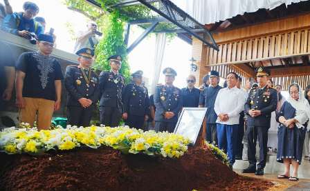 Hadiri Pemakaman, Kapolri: Pesan Eyang Meri Jadi Inspirasi dan Semangat Keluarga Besar Polri