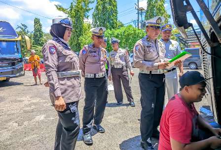 Operasi Keselamatan Semeru 2026,  Ditlantas Polda Jatim Gelar Ramp Chek Angkutan Umum