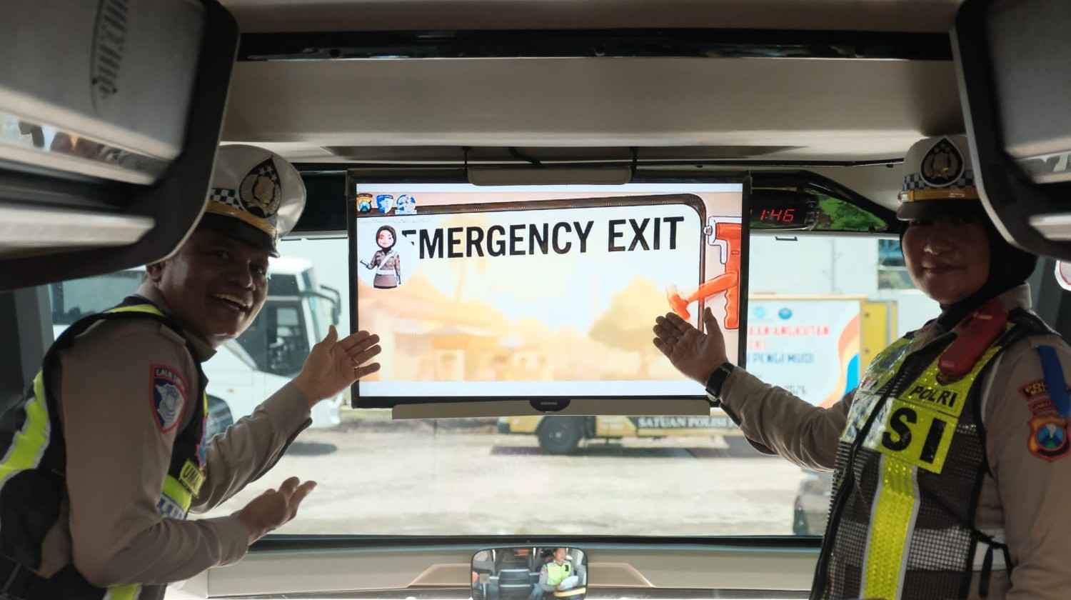 Polres Malang Sosialisasikan Tertib Lalin Melalui Program Polantas Menyapa di Operasi Keselamatan Semeru