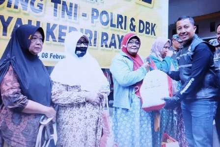 Kapolres Kediri Bersama Komunitas Motor Gelar Baksos