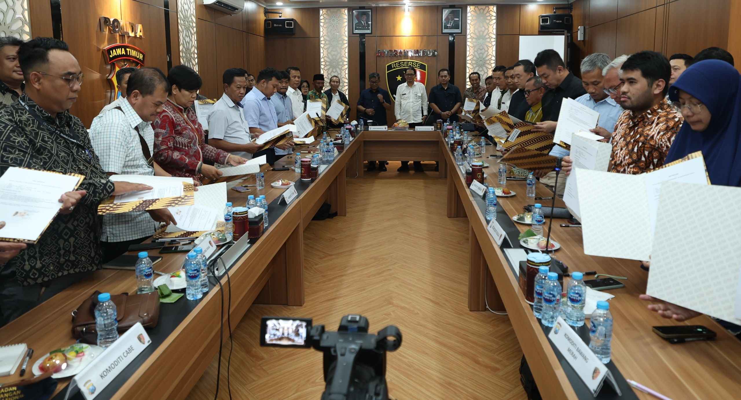 Satgas Saber Polda Jatim Teken Komitmen, Jamin Stabilitas Harga dan Mutu Jelang Ramadan