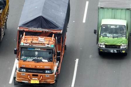 Korlantas Polri Terbangkan ETLE Drone Patrol Presisi di Tol Jakarta - Cikampek Pantau Angkutan Barang Jalur Logistik