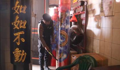 Polres Pelabuhan Tanjungperak Sterilisasi Klenteng Jelang Perayaan Imlek