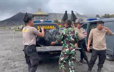 Gerakan Indonesia Asri, Polres Probolinggo Bersih - bersih Lokasi Wisata Bromo