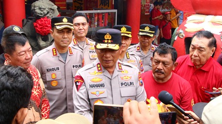 Kapolda Jatim Tinjau Klenteng Eng An Kiong di Kota Malang Tegaskan Komitmen Jogo Jawa Timur Saat Imlek 2026
