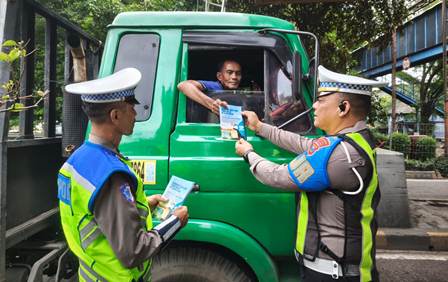 Ditlantas Polda Jatim Tertibkan Penggunaan Lajur Jalan Tol
